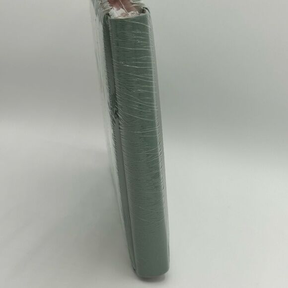 New-Creative Memories 7 x 7 Green W/Silver & Gold Foliage Strap-hinge Album - Picture 5 of 5